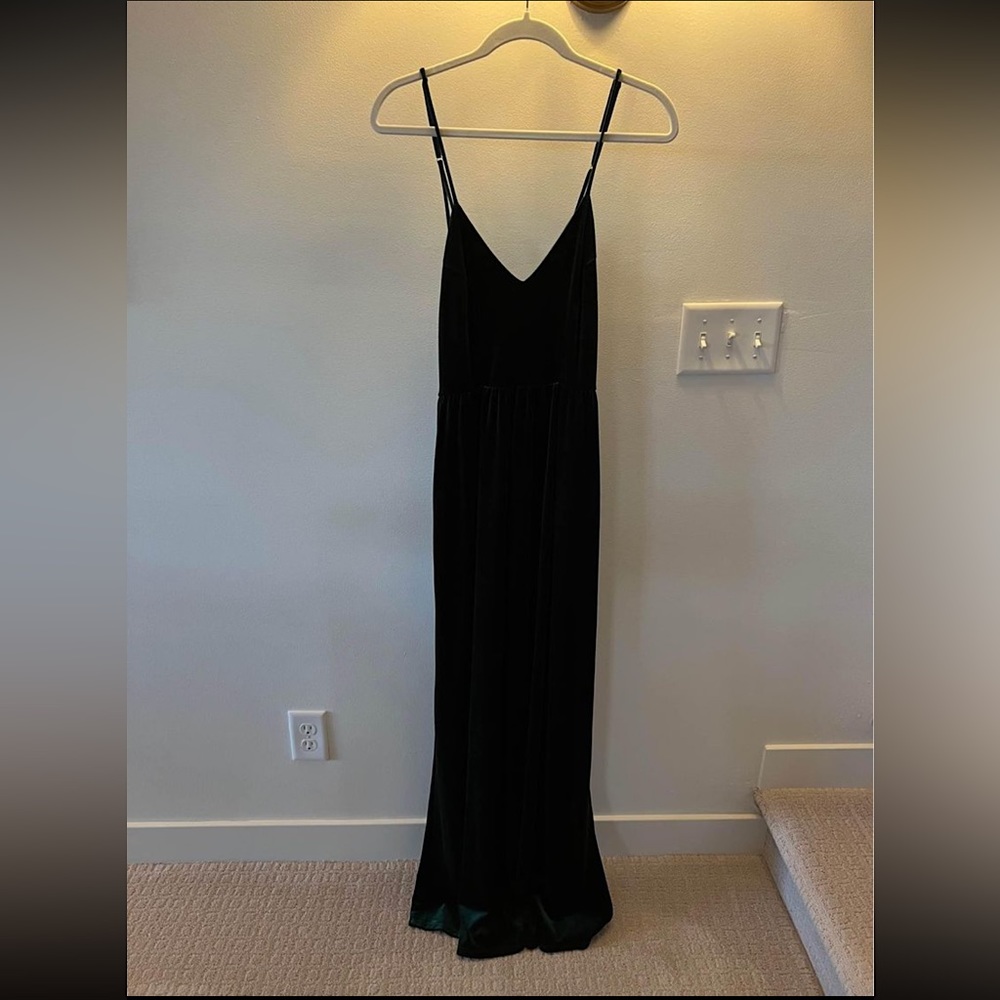 NWT Beautiful Emerald Green Velvet Dress from Lulus!